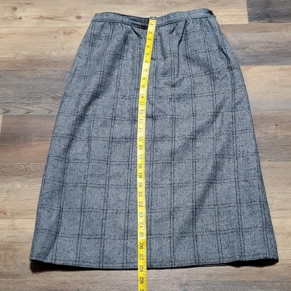 Pendleton vintage wool plaid grey skirt midi length pockets